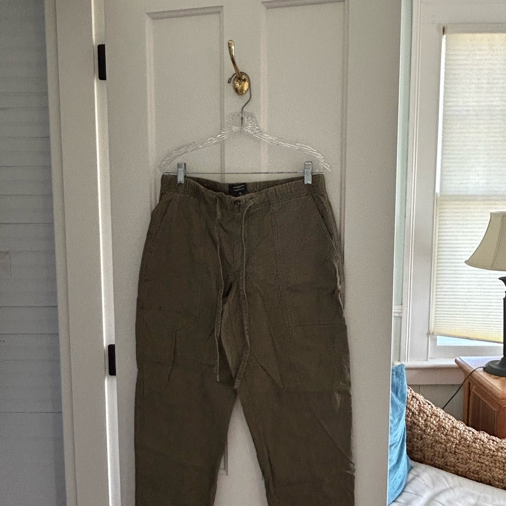 Banana Republic Women’s Olive Cargo Pants